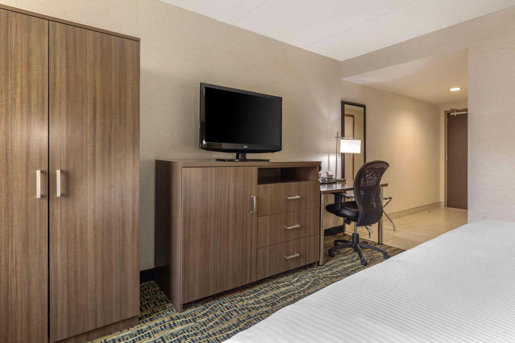 Best Western Plus New Englander Woburn Exterior photo