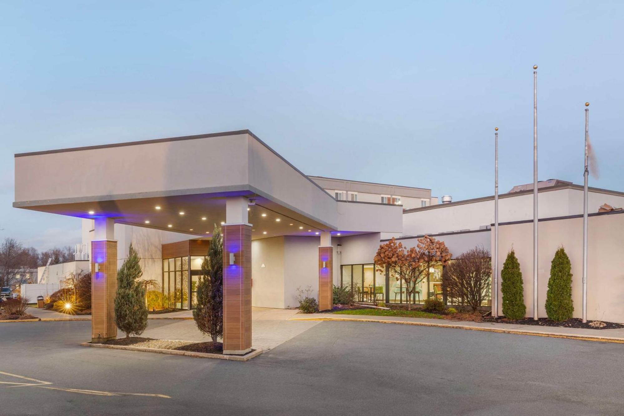 Best Western Plus New Englander Woburn Exterior photo